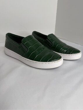 Michael Kors Keaton Dark Green Croc-Embossed Slip On Sneaker. Size 5
